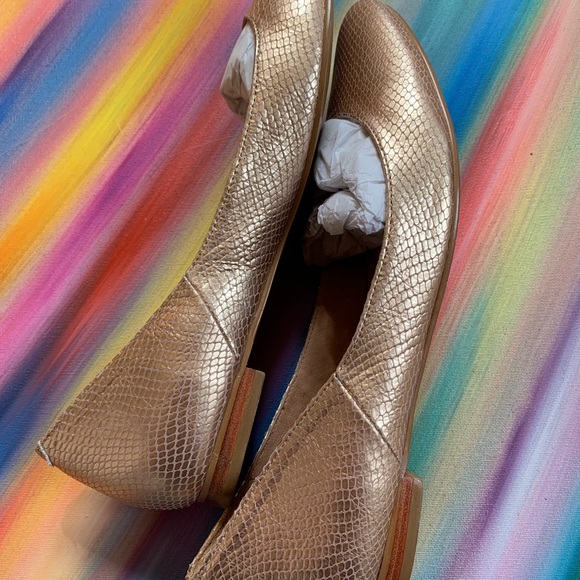 CorsoComo platinum metallic snake morrison flatEUC - Picture 4 of 8